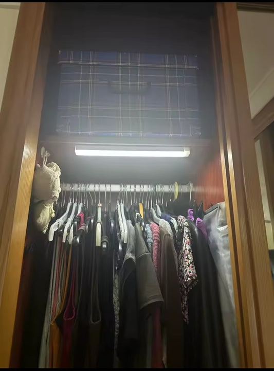 Lámpara LED con sensor de movimiento